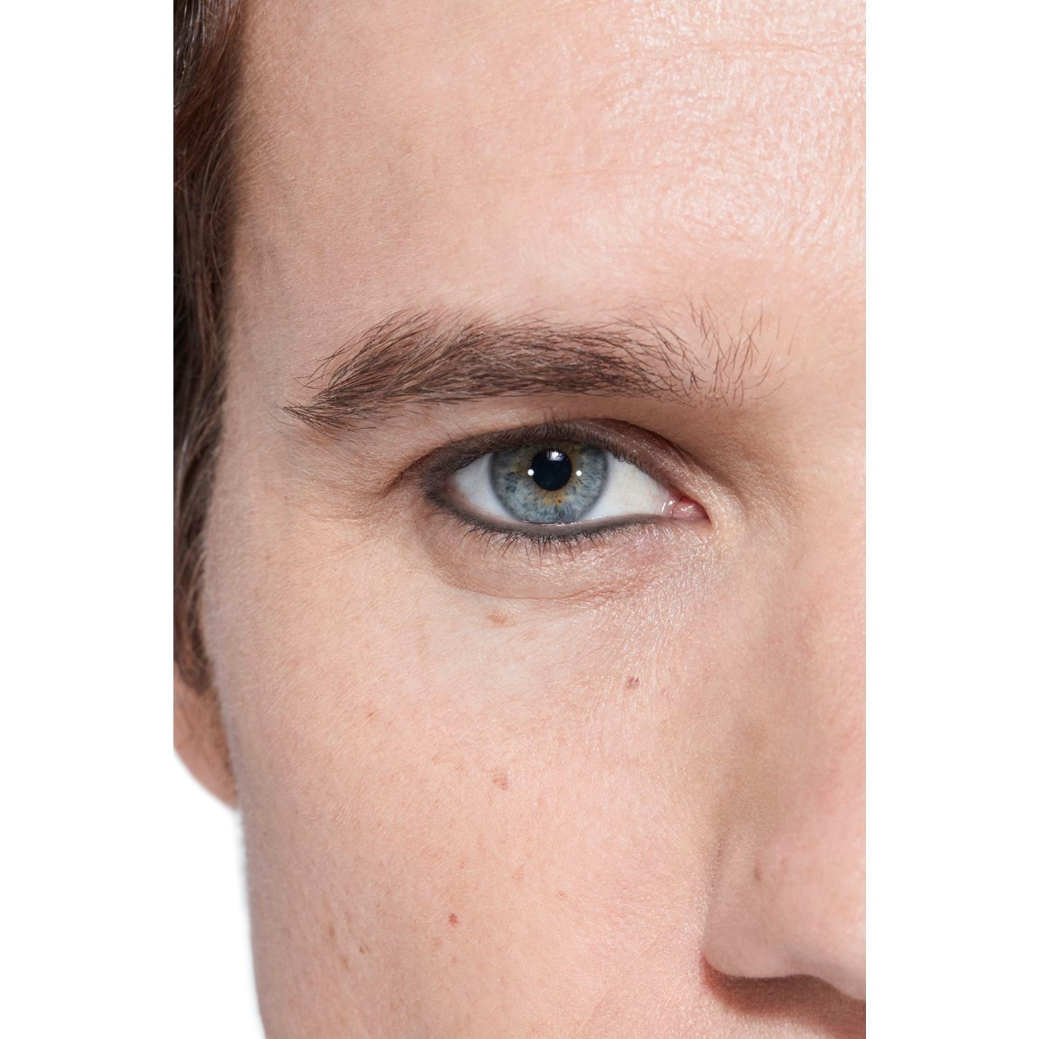 EL LÁPIZ DE OJOS 3 EN 1 PARA MÚLTIPLES LOOKS. ACABADO ULTRAMATE Y DE LARGA DURACIÓN